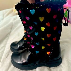 Totes Snow boots. Girls Size 1. Zippered in front. Fleece lined. Gently worn.